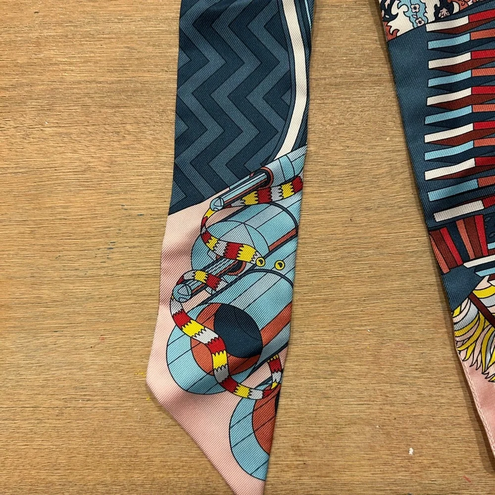 Hermès Paris Fanfare Multicolor Twilly Silk Scarf - Picture 3 of 8